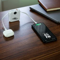 Fast Charging Digital Powerbank 38.5Wh, Built-in Type-C, 10K mAh - Image 2